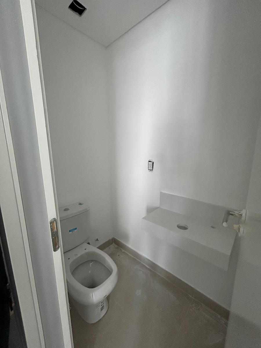 3326693_39920229353613563671215660352185494840982532699505628783104180031691957726536